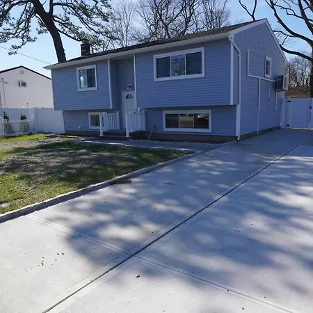Brand New 3 Bedroom Apt Close To All